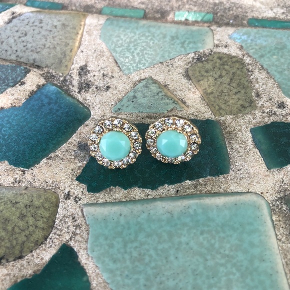 Lovely small mint stud earrings - Picture 5 of 6